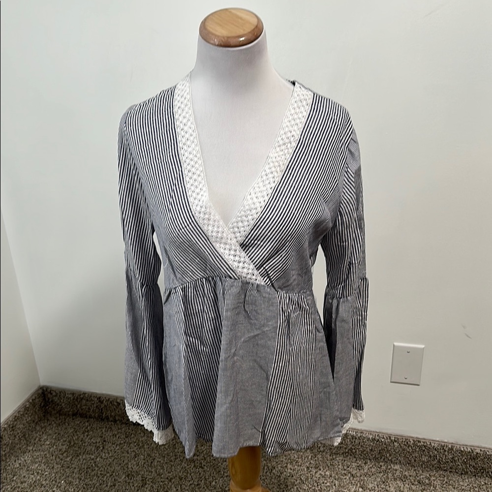 🌴 NWT Angie Wrap Lace Detail Shirt